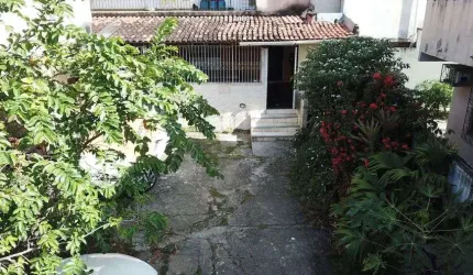 Casa para venda com 110m2 área construída com 3 quartos e varandão em São Caetano - Salvador/BA