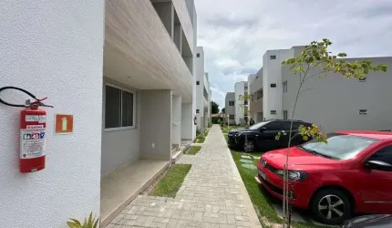 Apartamento térreo com quintal 72m2 e duas suítes com portaria Buraquinho / Lauro de Freiras BA
