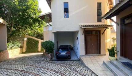 Cód. 495/3031 Patamares Casa com 5/4 Nascente e 4 Vagas no Colina A
