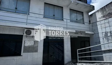 Casa duplex a venda 5/4, 1 suíte + TERRAÇO, 3 garagens, área gourmet e quintal em PLATAFORMA