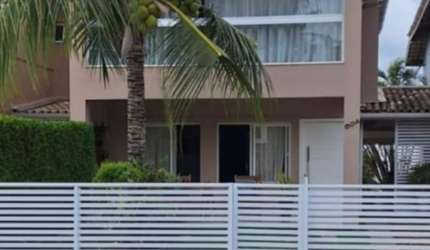 Cód. 580 Praia do Flamengo Casa com 3 suítes com Piscina Privativa