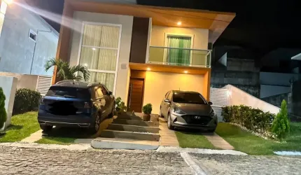 Cód. 430/5052 Casa com 4 suítes Reformada e 2 Vagas