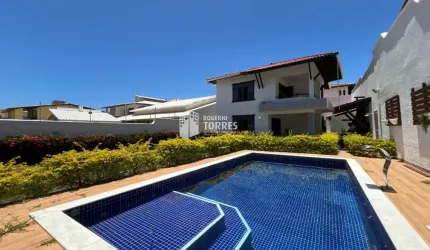 Casa a venda de 3/4, 1 suíte, piscina e garagens em Alameda Fechada em Vila do Atlântico