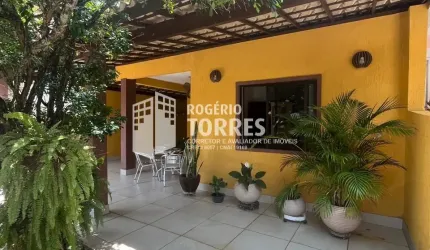 Casa triplex a venda de 4/4, 2 suítes e garagens + terraço na PRAIA DO FLAMENGO