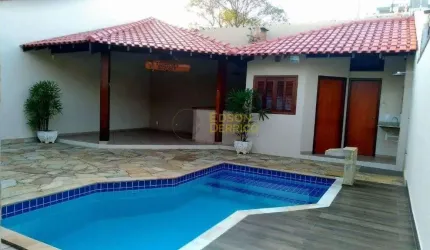 Casa com piscina e 3 quartos sendo 1 suíte à Venda, São Benedito - Pindamonhangaba