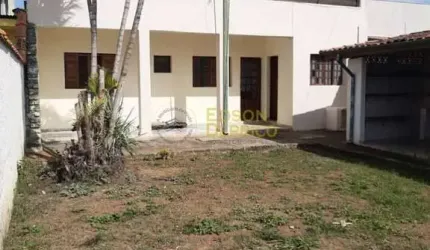 Sobrado á venda com 3 quartos, Campo Alegre - Pindamonhangaba