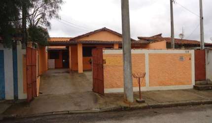 Casa á venda com 4 quartos, Triângulo - Pindamonhangaba
