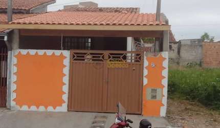 Casa á venda com 2 quartos, Mombaça - Pindamonhangaba