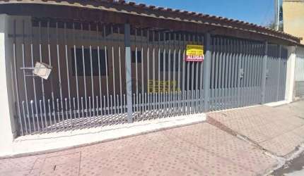 Casa com 3 quartos para Locação, Vila São José - Pindamonhangaba