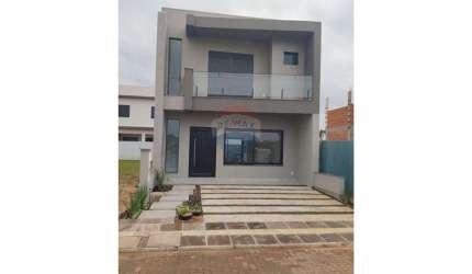 Casa de 3 quartos, em condomínio ao lado do centro, com infra.