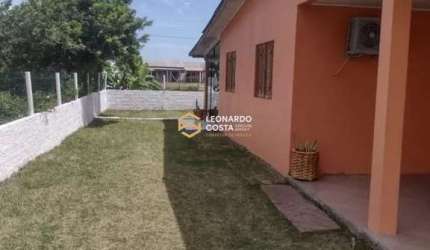 Bela casa com amplo pátio em Quintão