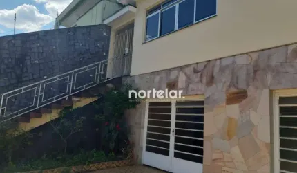 Ótima casa assobradada à venda na Vila Jaguara.