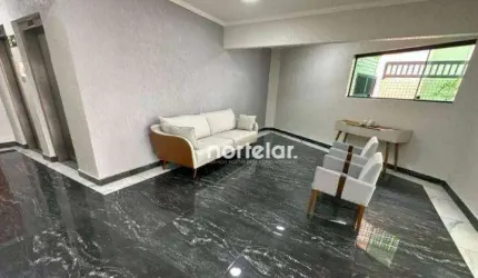 IMPERDÍVEL APARTAMENTO  A 400 METRO DA PRAIA GUILHERMINA DE PORTEIRA FECHADA