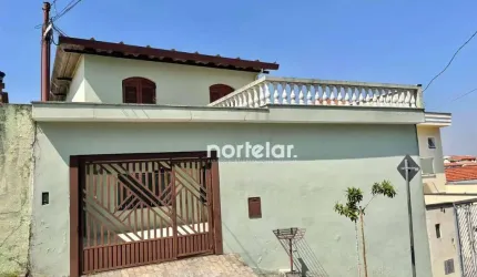 Sobrado de lote inteiro à venda na Vila Mangalot