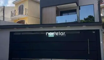 Bem-vindo ao seu novo lar no Parque São Domingos! Este sobrado encantador oferece uma fachada diferenciada e uma infinidade de comodidades que o torna