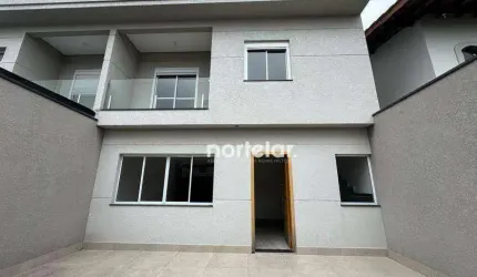 Sobrado novo à venda no Parque Maria Domitila