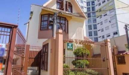 Casa com 4 dormitórios à venda, 290 m² por R$ 920.000,00 - Camaquã - Porto Alegr