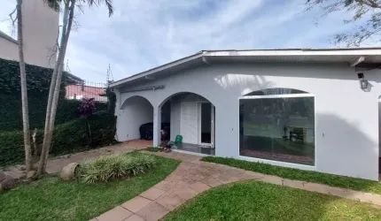 BELOA 5RESIDENCI9A TERREA NO GUARUJA FRENTE AO PARQUE BARBADA$620.000