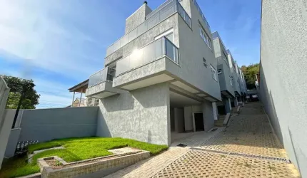 CASAS PRONTAS PARA MORAR  COM 215M2 DE AREA ÚTIL E VISTA MAGNIFICA DO RIO E CIDA