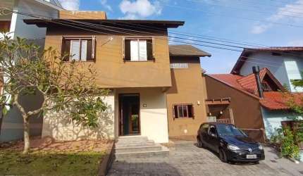 EXCELENTE CASA NA VILA NOVA 3 DORMITÓRIOS 250M²