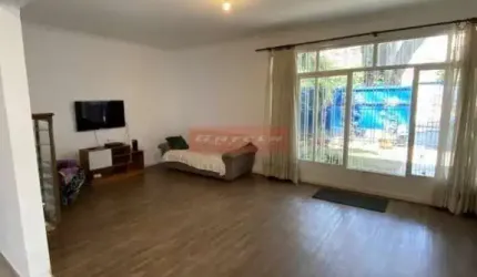 Agradável casa no Brooklin, 4 dorm, 2 salas, 4 dorm e até 7 vagas.