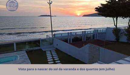 Casa com 4 dormitórios frente mar!