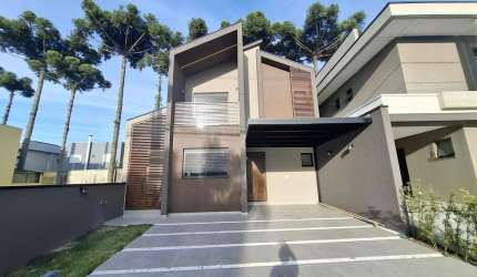 CASA COM 3 SUITES NO UMBARÁ