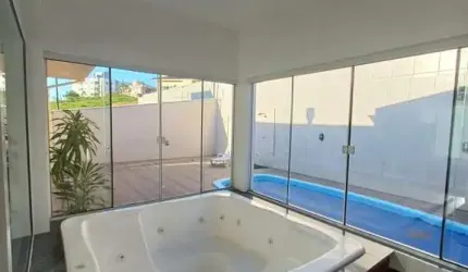 Casa para Locação em Palhoça, Pedra Branca, 3 dormitórios, 1 suíte, 4 banheiros, 3 vagas