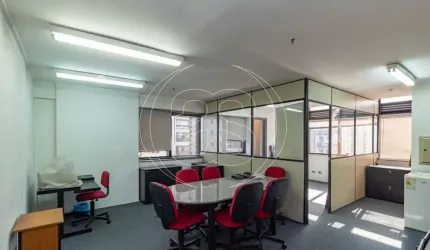 Oportunidade Única de Sala Comercial em Moema!