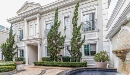 CASA EM CONDOMINO À VENDA