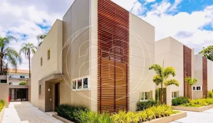 CASA EM CONDOMINIO FECHADO À VENDA