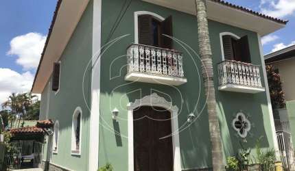 Casa em rua fechada para locação na Granja Julieta com segurança 24 horas.