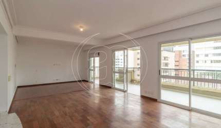 Néoclássico! 224m² úteis, 4 vagas, Junto ao Parque Ibirapuera!