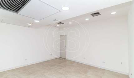 Oportunidade única em Moema: Sala Comercial de 35m² !