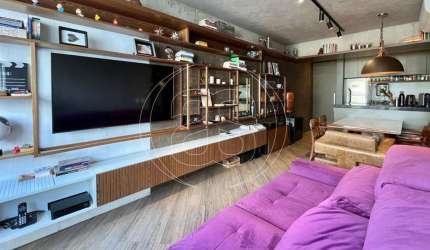 Apartamento reformado com 2 quartos no miolo do Brooklin para venda