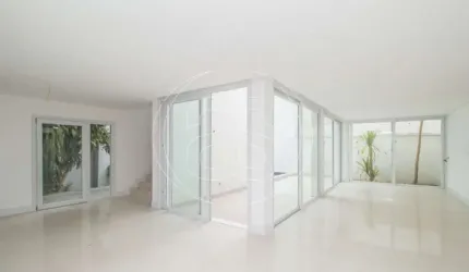 Casa de condomínio a VENDA, no ALTO DA BOA VISTA, 400 M ÚTEIS, com PICINA.