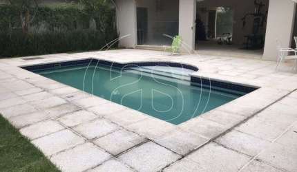 Casa térrea com piscina e 3 suítes para venda no Alto da Boa Vista.