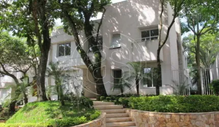 Vende-se casa de condomínio no Jardim Cordeiro, São Paulo-SP