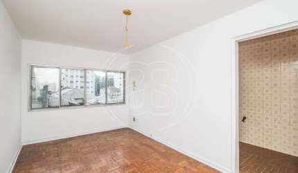 APARTAMENTO COM 01 DORMITÓRIO, EM BOA LOCALIZAÇÃO.