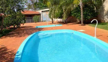 Aréa de Lazer em Jardinopolis, 01 dormitorio, sala ampla, banheiro e área de serviço, área gourmet com churrasqueira, pia, 02 banheiros, 02 piscinas,