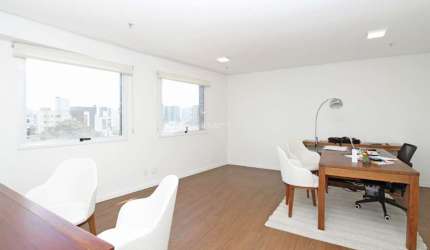 Sala comercial à venda na Rua Eudoro Berlink, 646, Auxiliadora, Porto Alegre, 37 m2 por R$ 410.000
