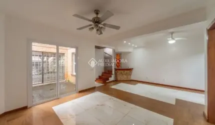 Casa com 3 quartos à venda na Travessa Nossa Senhora de Lourdes, 257, Tristeza, Porto Alegre, 234 m2 por R$ 1.100.000