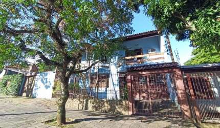 Casa com 4 quartos à venda na Avenida Cruz Alta, 110, Nonoai, Porto Alegre, 419 m2 por R$ 2.000.000