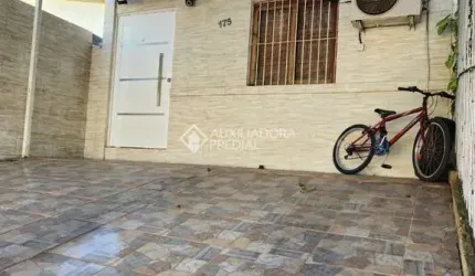 Casa com 2 quartos à venda na Rua Corujas, 175, Jardim Algarve, Alvorada, 53 m2 por R$ 250.000