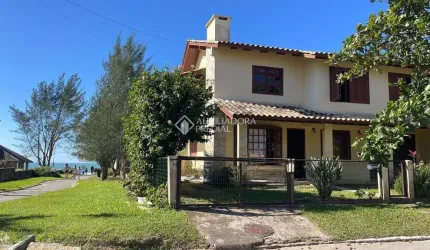 Casa com 3 quartos à venda na Das Amendoeiras, 427, Morrinhos, Garopaba, 150 m2 por R$ 2.500.000