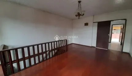 Casa com 3 quartos à venda na Rua Tarquinio Zambelli, 526, Nossa Senhora de Lourdes, Caxias do Sul, 224 m2 por R$ 650.000