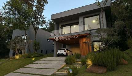 Casa com 3 quartos à venda na LOTE 3, 3, Pórtico, Gramado, 239 m2 por R$ 2.650.000