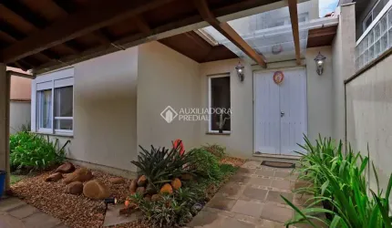 Casa em condomínio fechado com 3 quartos à venda na Avenida Juca Batista, 8000, Belém Novo, Porto Alegre, 294 m2 por R$ 1.685.000