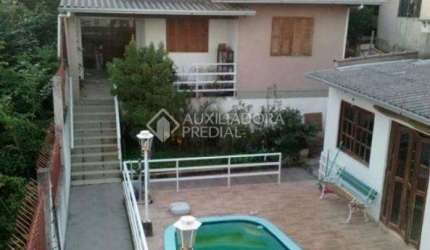 Casa com 3 quartos à venda na Rua Ângelo Passuelo, 330, Vila Nova, Porto Alegre, 570 m2 por R$ 650.000