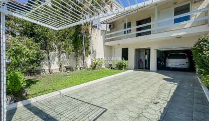 Casa com 2 quartos à venda na Avenida Grécia, 539, Passo da Areia, Porto Alegre, 150 m2 por R$ 579.000
